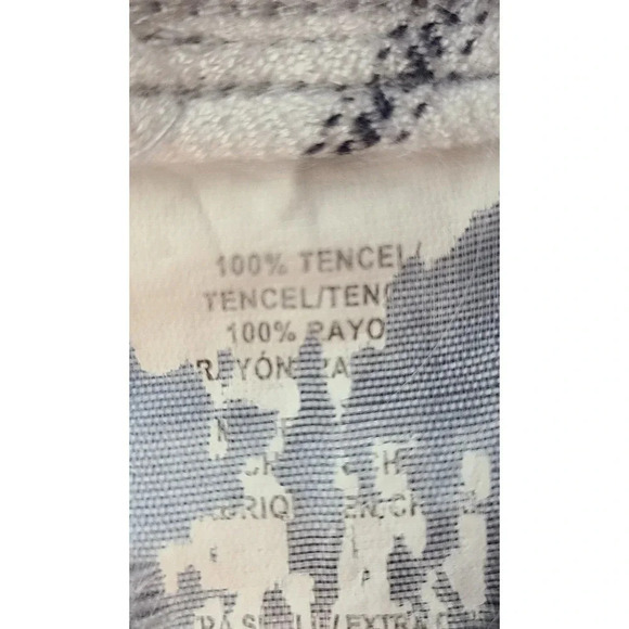 Rails Button Up Top Women's Size XS Chambray Cream Navy Blue Chest Pockets Flaw - Picture 7 of 7